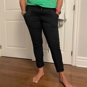 Lululemon Dance studio crop